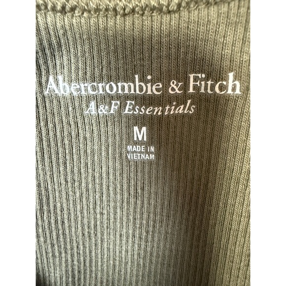 5 ABERCROMBIE & FITCH A&F - 1 Soft Rib & 4 Essentials Scoop Tank Shirts - Medium - Picture 11 of 16